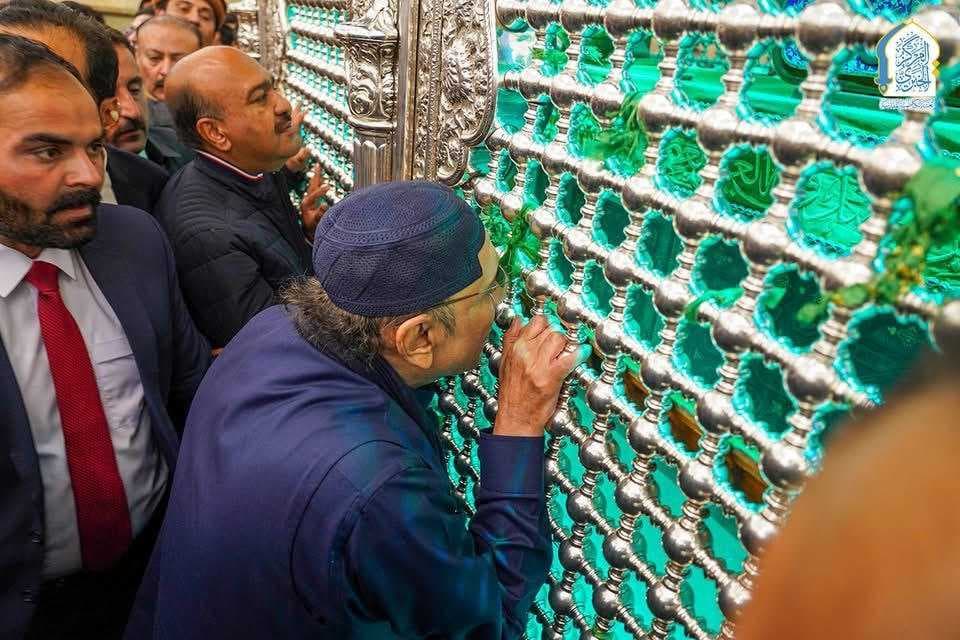 الرئيس الباكستاني يزور مرقد الإمامين الكاظمين في بغداد