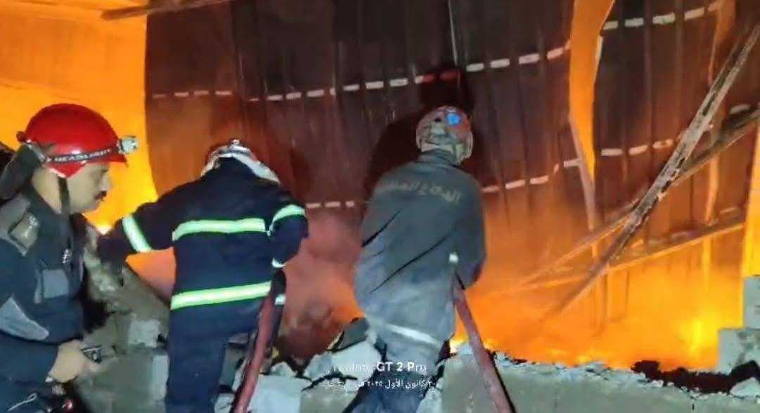 الدفاع المدني يخمد حريقاً التهم مخزن للاخشاب جنوب شرق بغداد