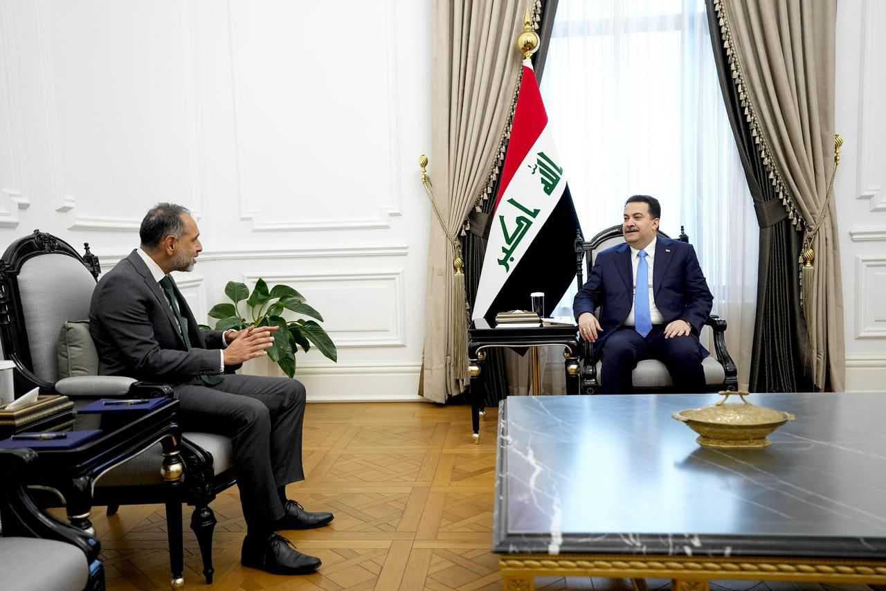 رئيس الوزراء والسفير البريطاني يؤكدان أهمية العمل على دعم الاستقرار في المنطقة