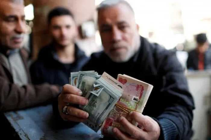 البنك المركزي: الدولار ثابت عند 1320 ديناراً وارتفاع السوق الموازية سببه الطلب خارج المصارف