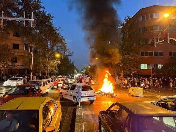 اعتقال 100 شخص من مثيري الشغب في إيران