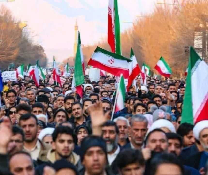 بالصور.. مسيرات داعمة للنظام والقيادة الإيرانية في المدن الإيرانية
