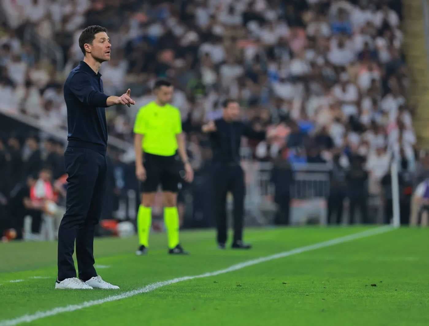 ريال مدريد يعلن إقالة مدربه تشابي ألونسو