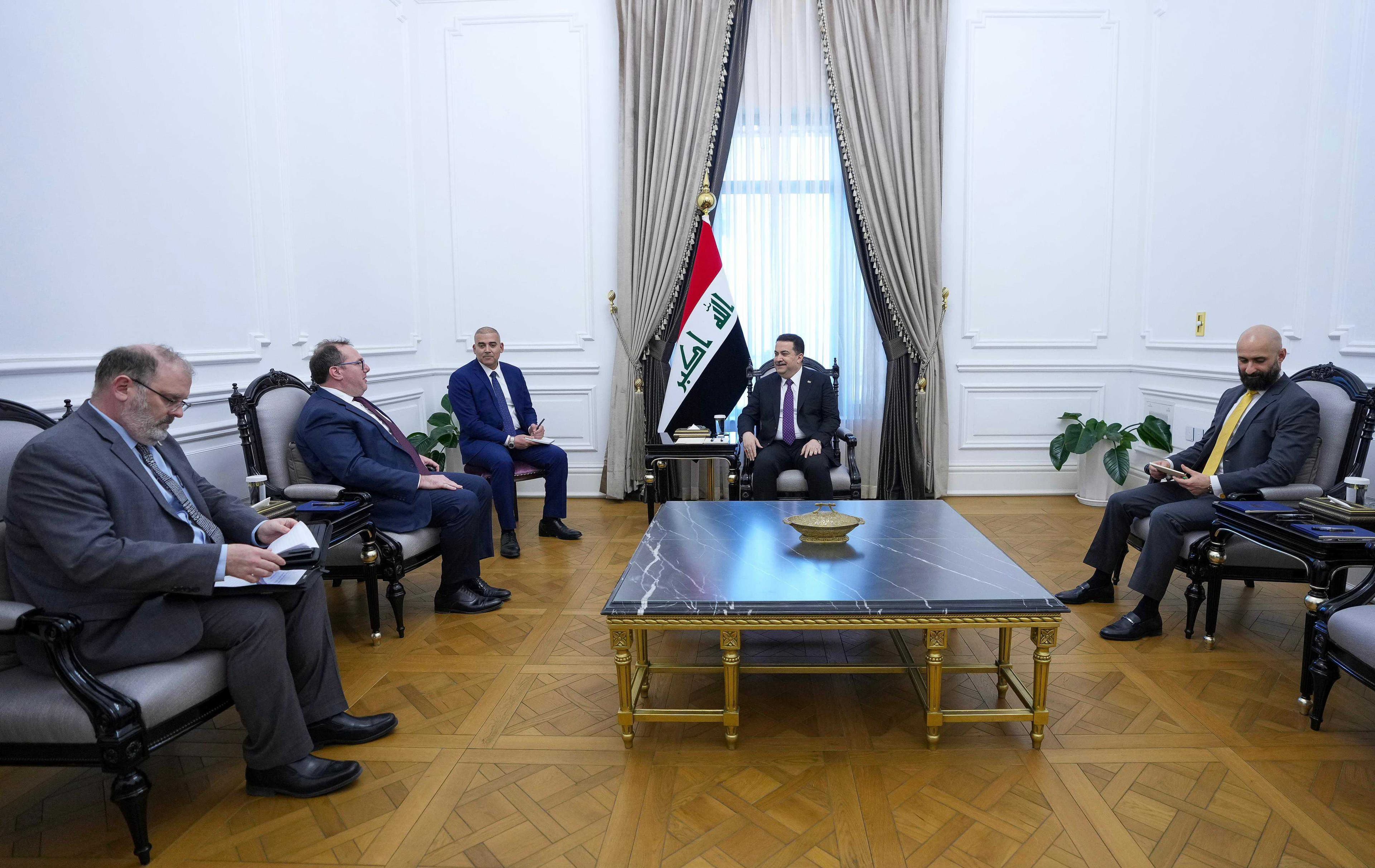 رئيس مجلس الوزراء يستقبل القائم بالأعمال الأمريكي لدى العراق