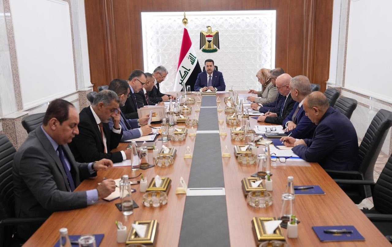 رئيس الوزراء يوجه بالإسراع في توقيع العقود الثانوية لمشروع المنصة العائمة لاستيراد الغاز
