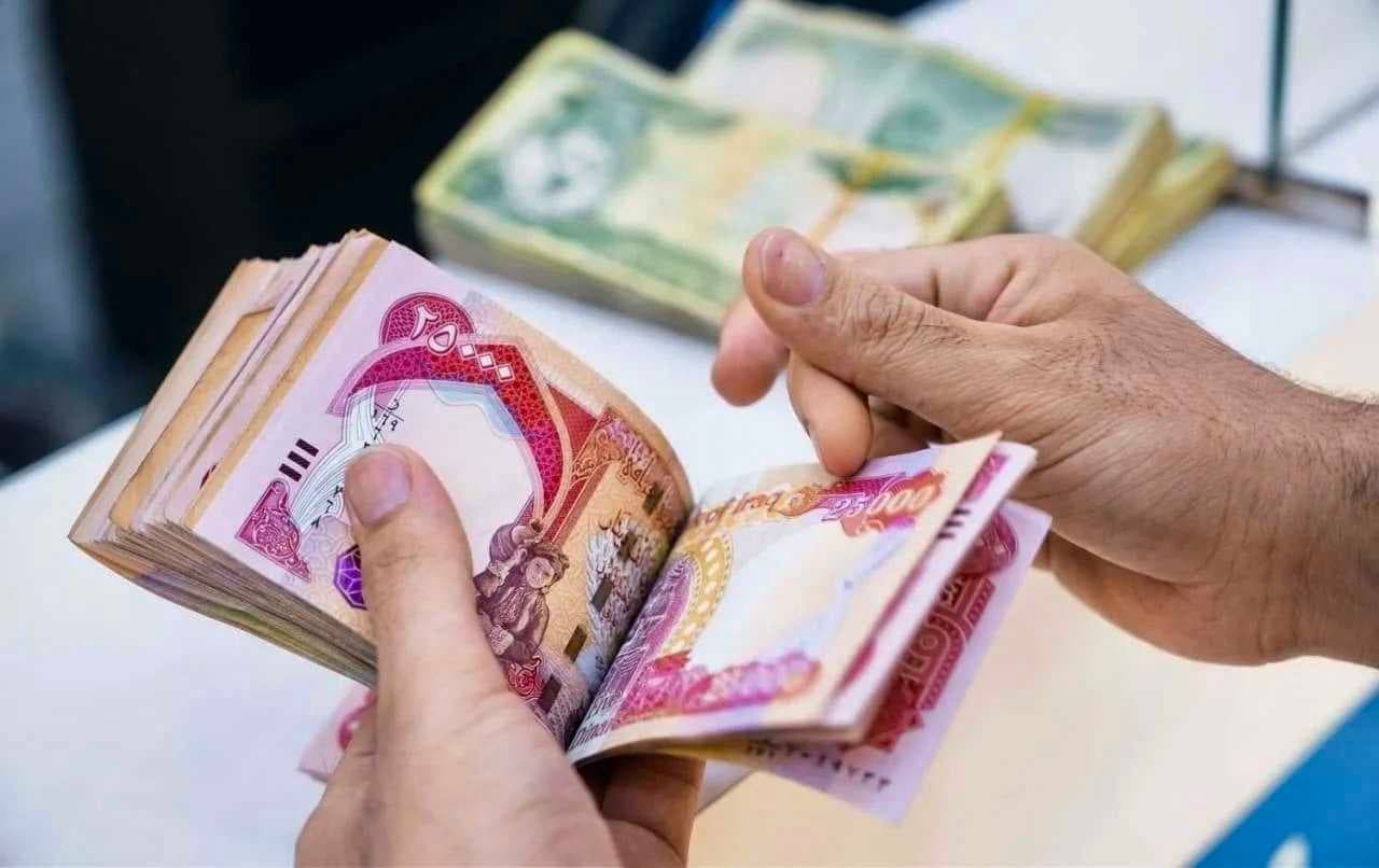 بعد الارتفاع.. الدولار يواصل الهبوط في الأسواق المحلية