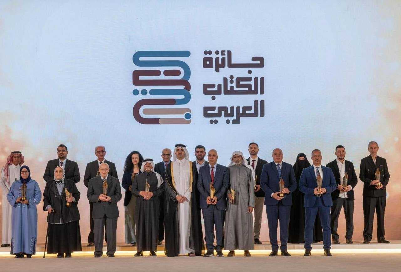 الدكتور كيان حازم يرفع اسم العراق عالياً في حفل جائزة الكتاب العربي