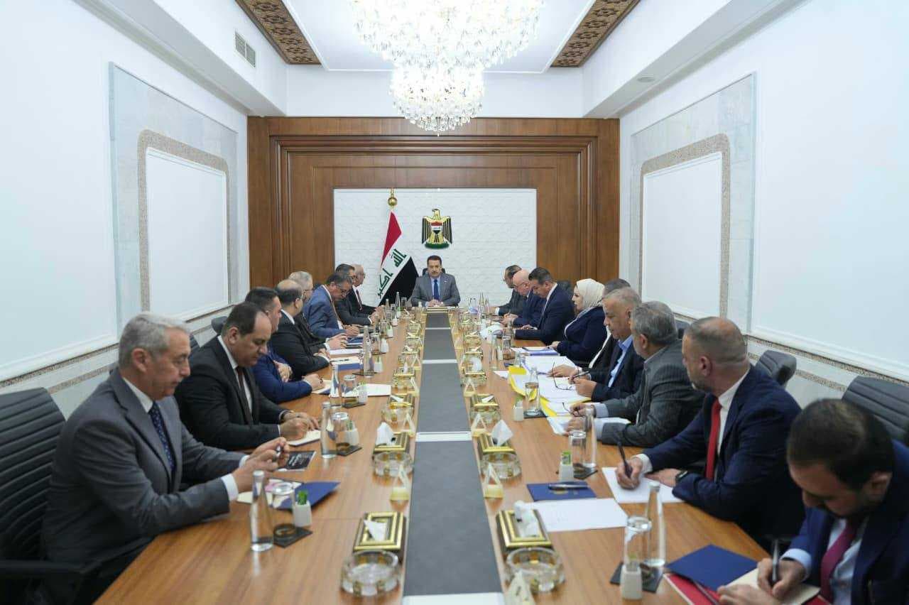 رئيس الوزراء يوجه بمعالجة العقبات الضريبية أمام القطاع الخاص لحين اقرار الموازنة