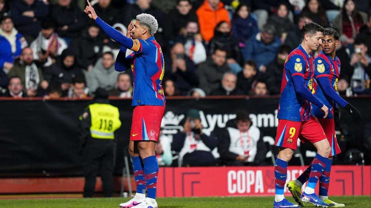 الكأس لا يرحم.. قرعة نارية تضع برشلونة في وجه أتلتيكو مدريد