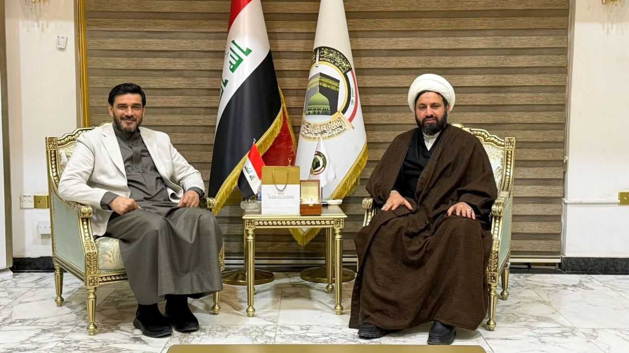 السيد الصدر يكرم الشيخ المسعودي لجهوده بتنظيم الزيارة الشعبانية