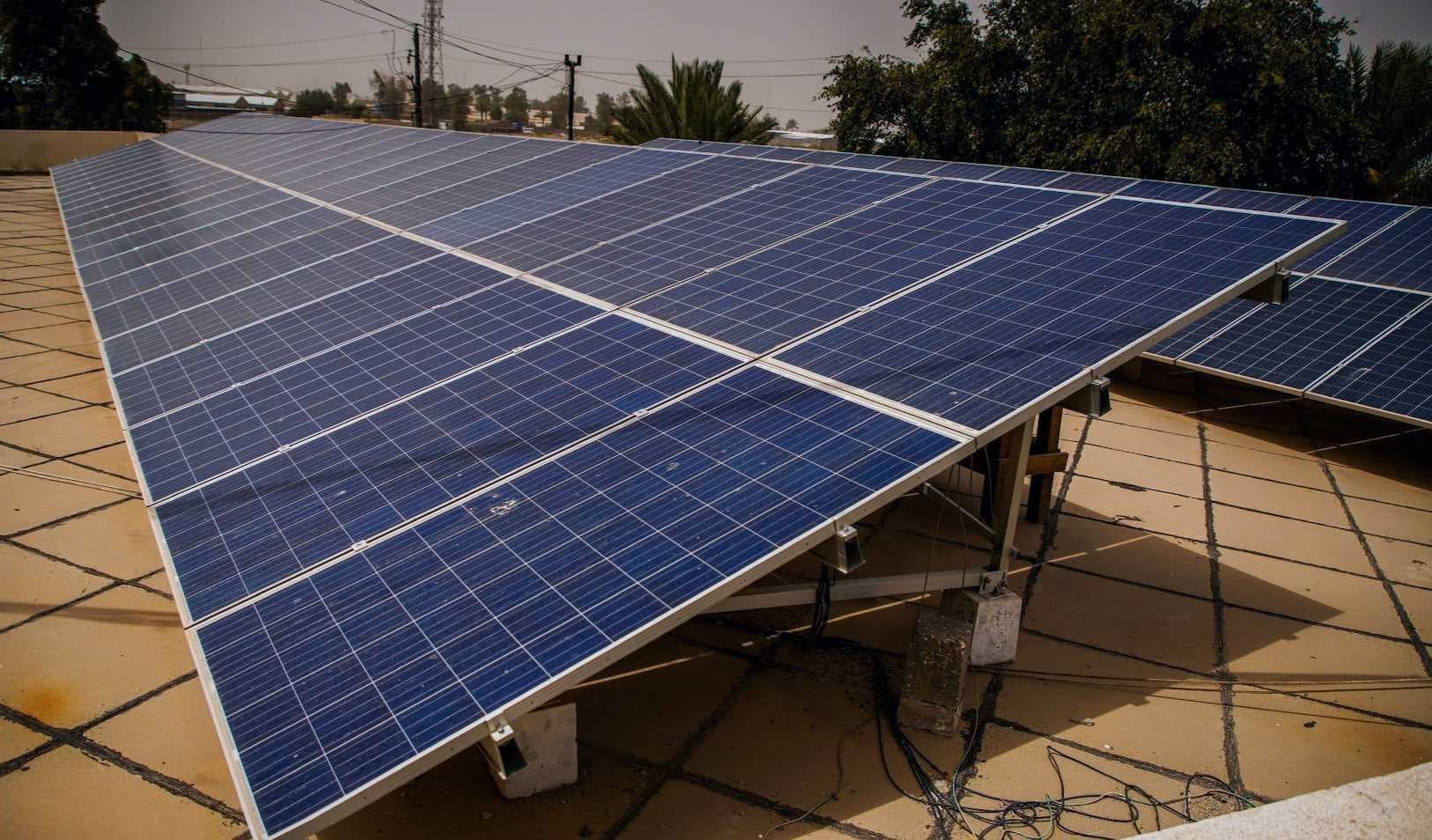ما نسبة التعرفة الجمركية لمستلزمات منظومات الطاقة الشمسية؟
