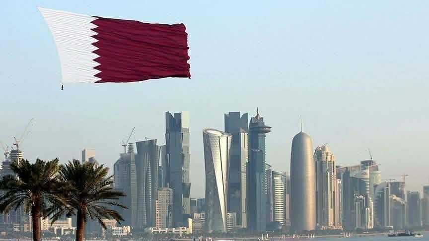 قطر: استمرار الحرب قد يقود أسعار النفط لتصل إلى 150 دولاراً للبرميل والغاز إلى 40 دولاراً