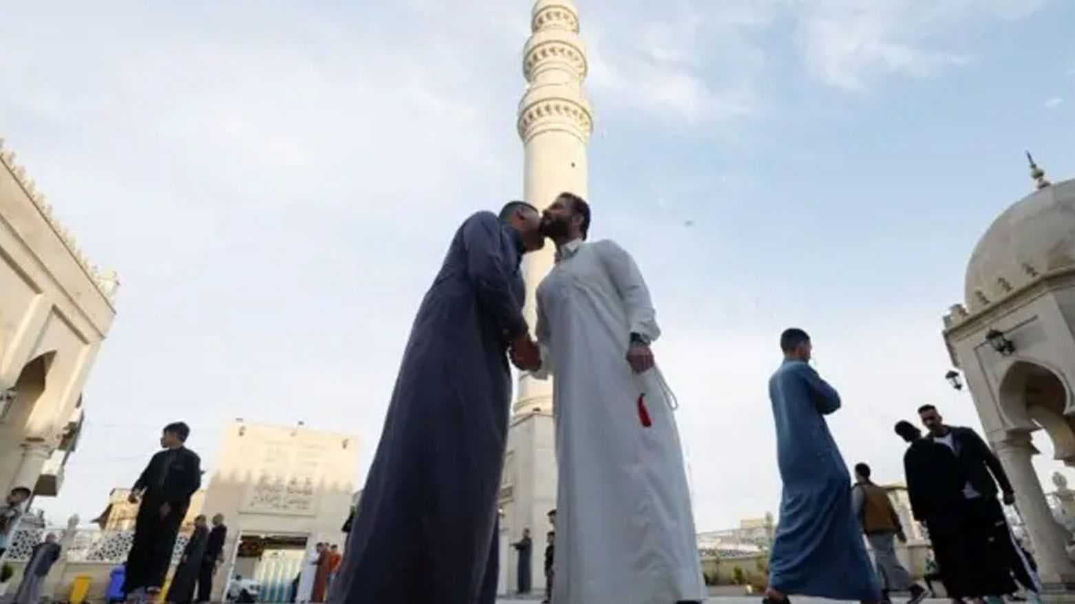 قطر والسعودية وتركيا تعلن أن يوم الجمعة أول أيام عيد الفطر المبارك.