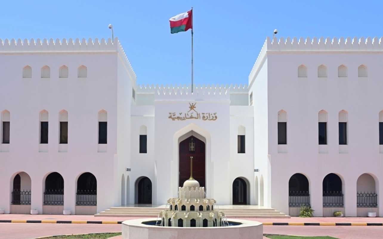 الخارجية العمانية: ندين استهداف منشآت الطاقة في الإمارات وقطر والسعودية
