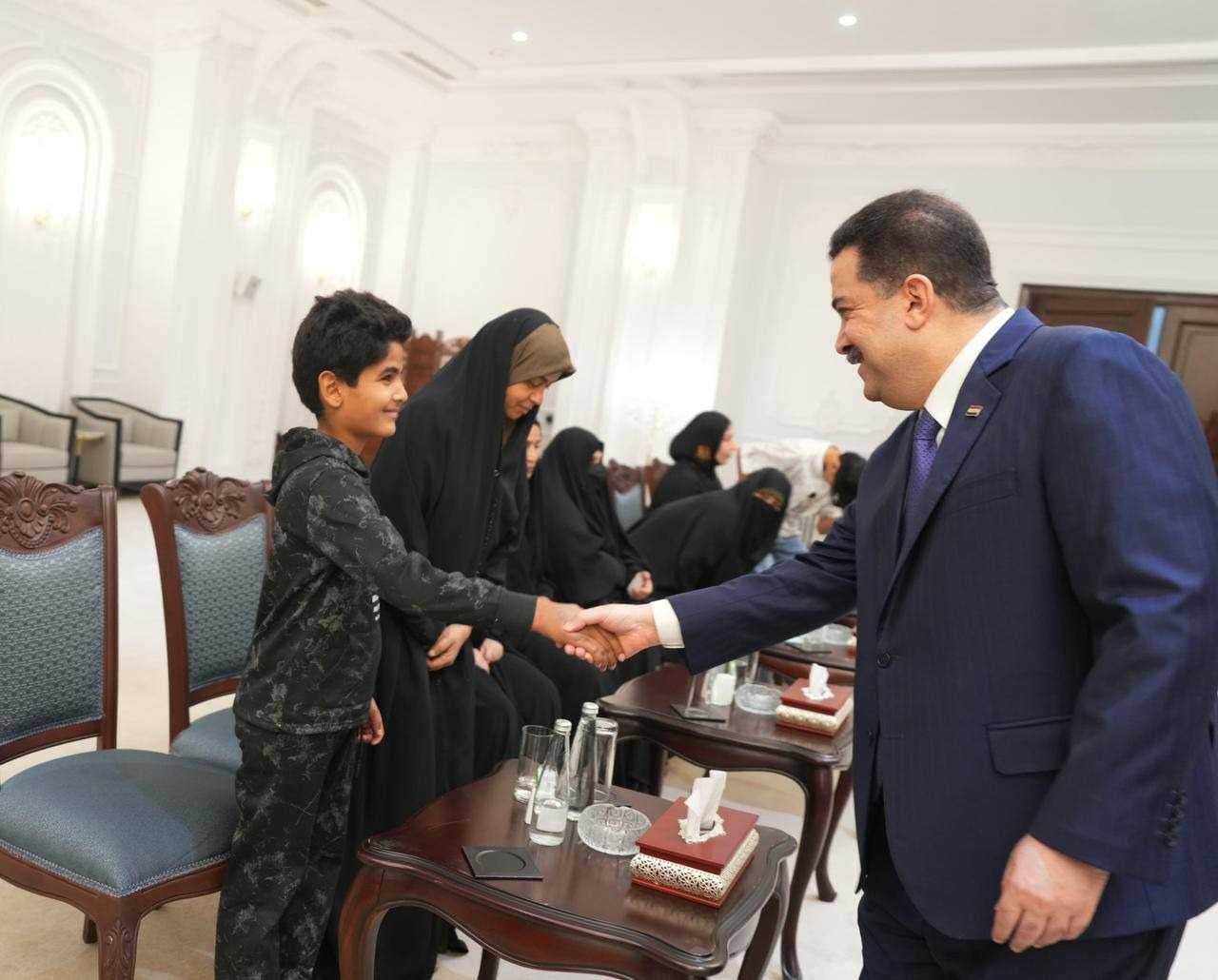 بالأنفوغراف: أبرز ما جاء في حديث رئيس الوزراء خلال استقباله عوائل شهداء القوات المسلحة