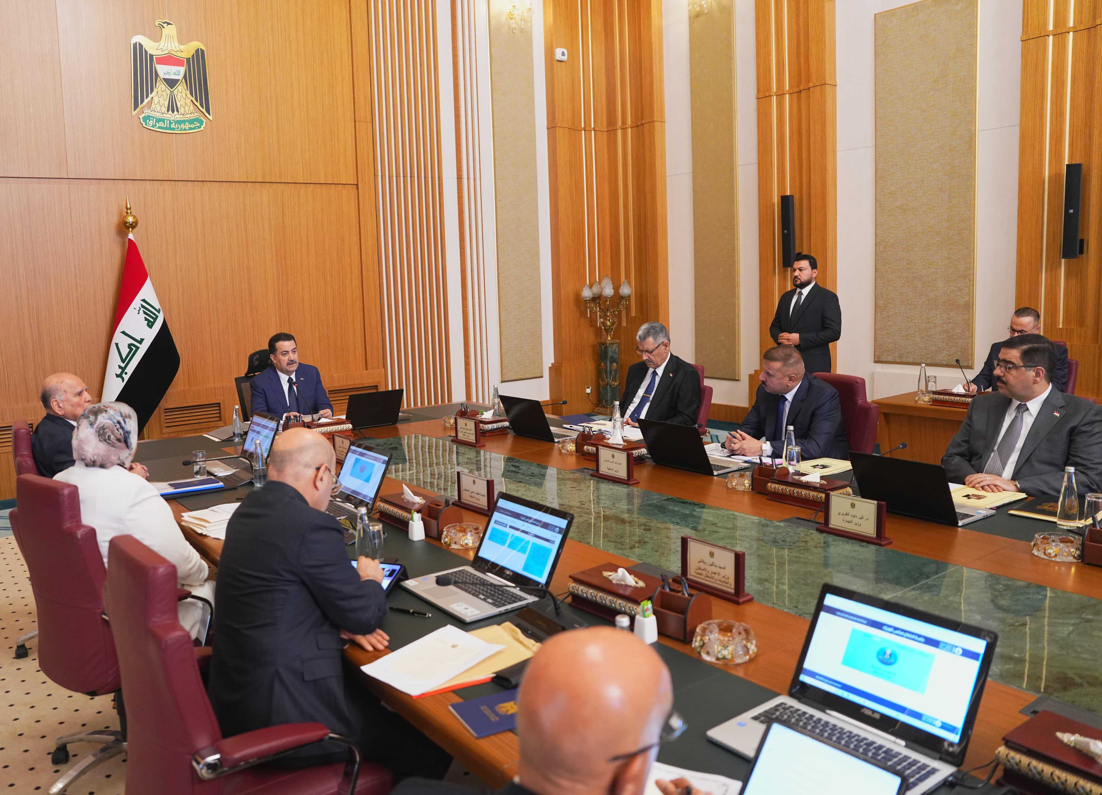 مجلس الوزراء يقر تعاقد شركة تسويق النفط على استيراد كميات من البانزين بشكل عاجل