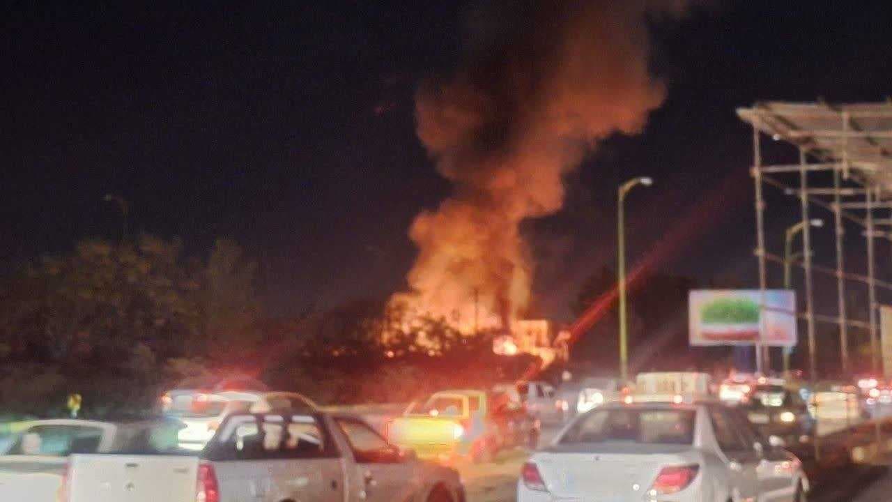 صواريخ من اليمن وانفجارات في طهران وأصفهان وحريق بمصفاة البحرين