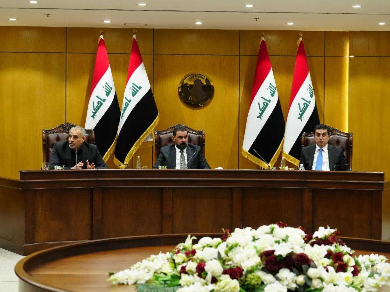 رئيس البرلمان ونائباه يجتمعون مع رؤساء الكتل النيابية