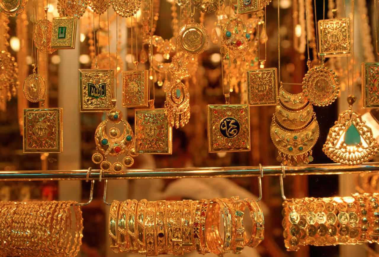 الذهب يستقر ويتجه لتحقيق مكاسب للأسبوع الرابع على التوالي