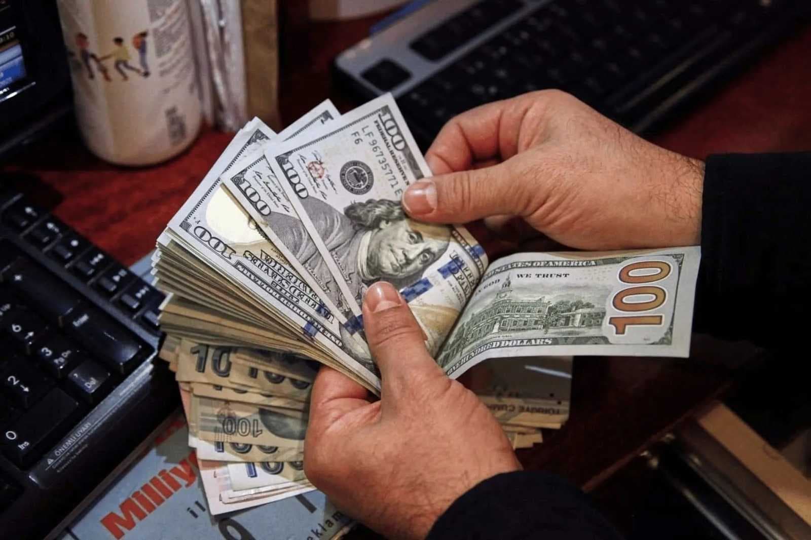 الدولار يرتفع في العراق ويتخطى 155 ألف دينار