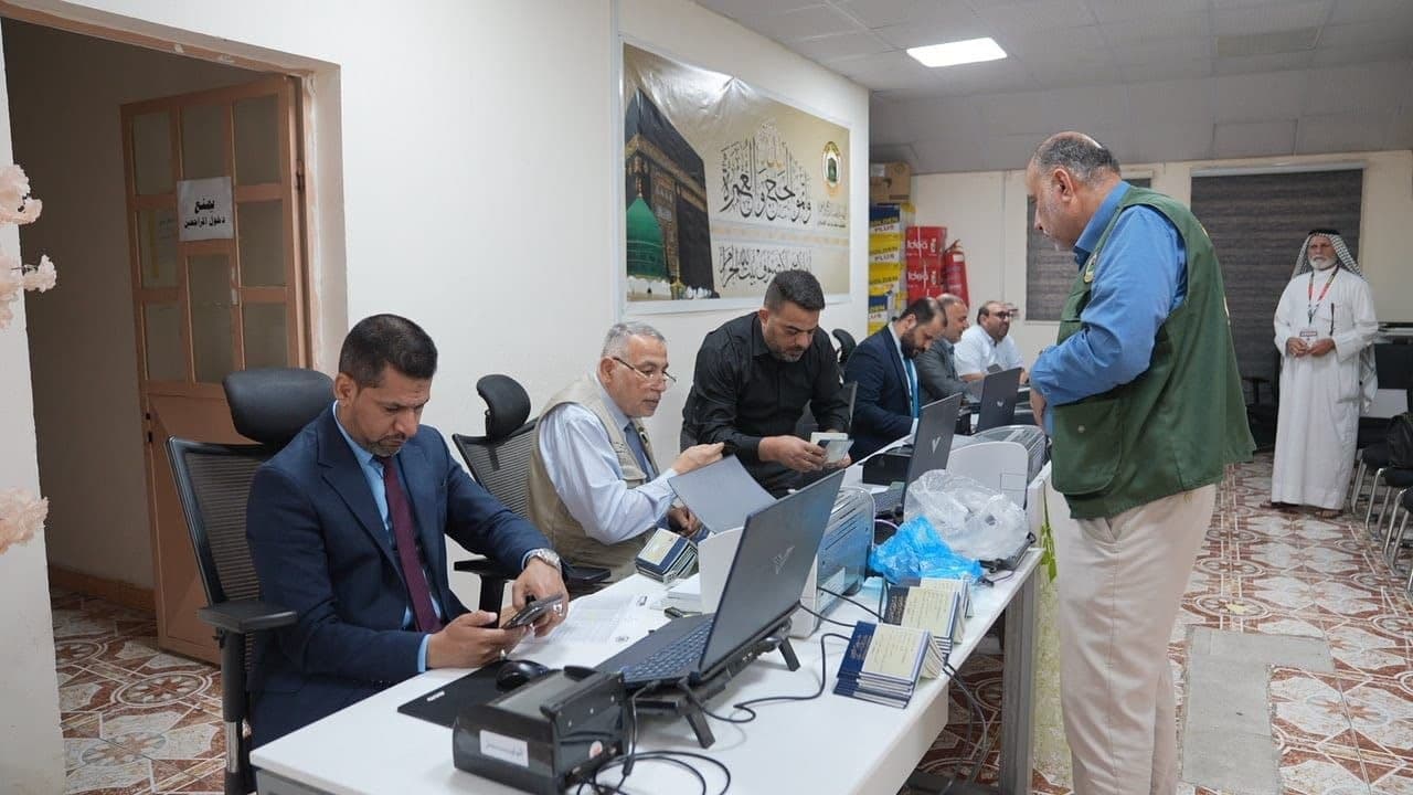 أولى قوافل الحجاج العراقيين تعبر منفذ عرعر باتجاه الديار المقدسة وسط تنظيم محكم وخدمات متكاملة