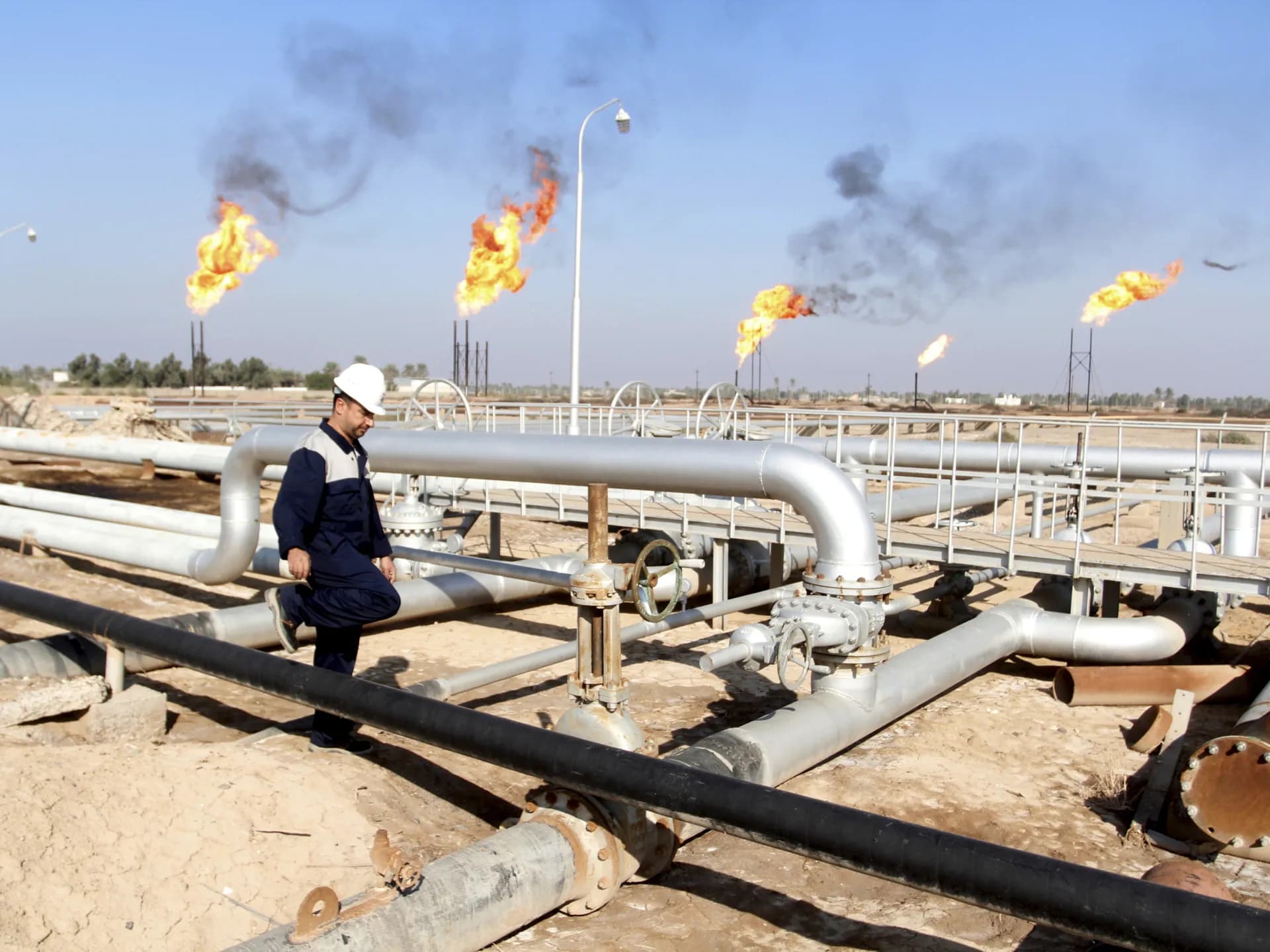 وزارة النفط توضح ملابسات التعاون مع النقل بشأن تصدير النفط الخام وتؤكد عدم وجود خلافات