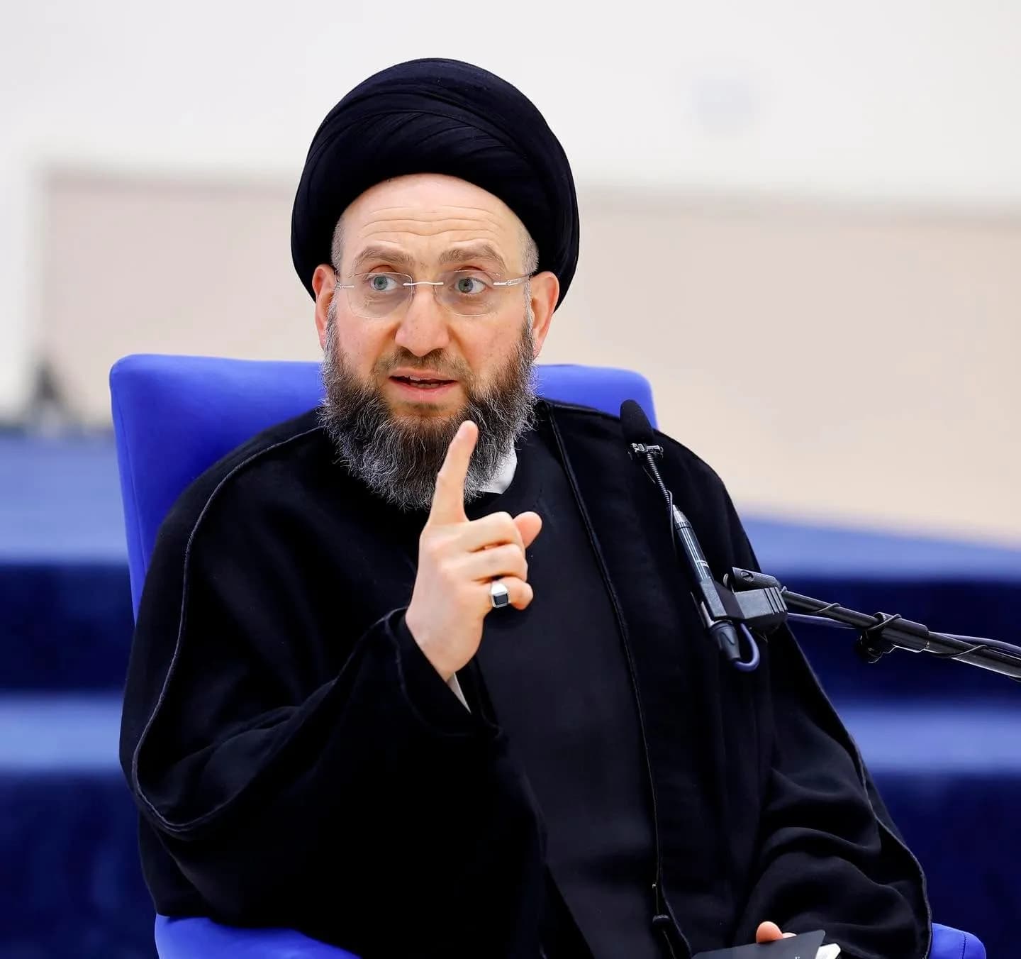 الحكيم يجدد دعمه للحكومة في مكافحة الفساد ويدعو إلى كشف الملفات دون حسابات سياسية