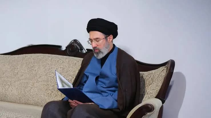 مجتبى الخامنئي: أوصي حكام الدول الإسلامية بمعرفة مخططات الأعداء والتعاون