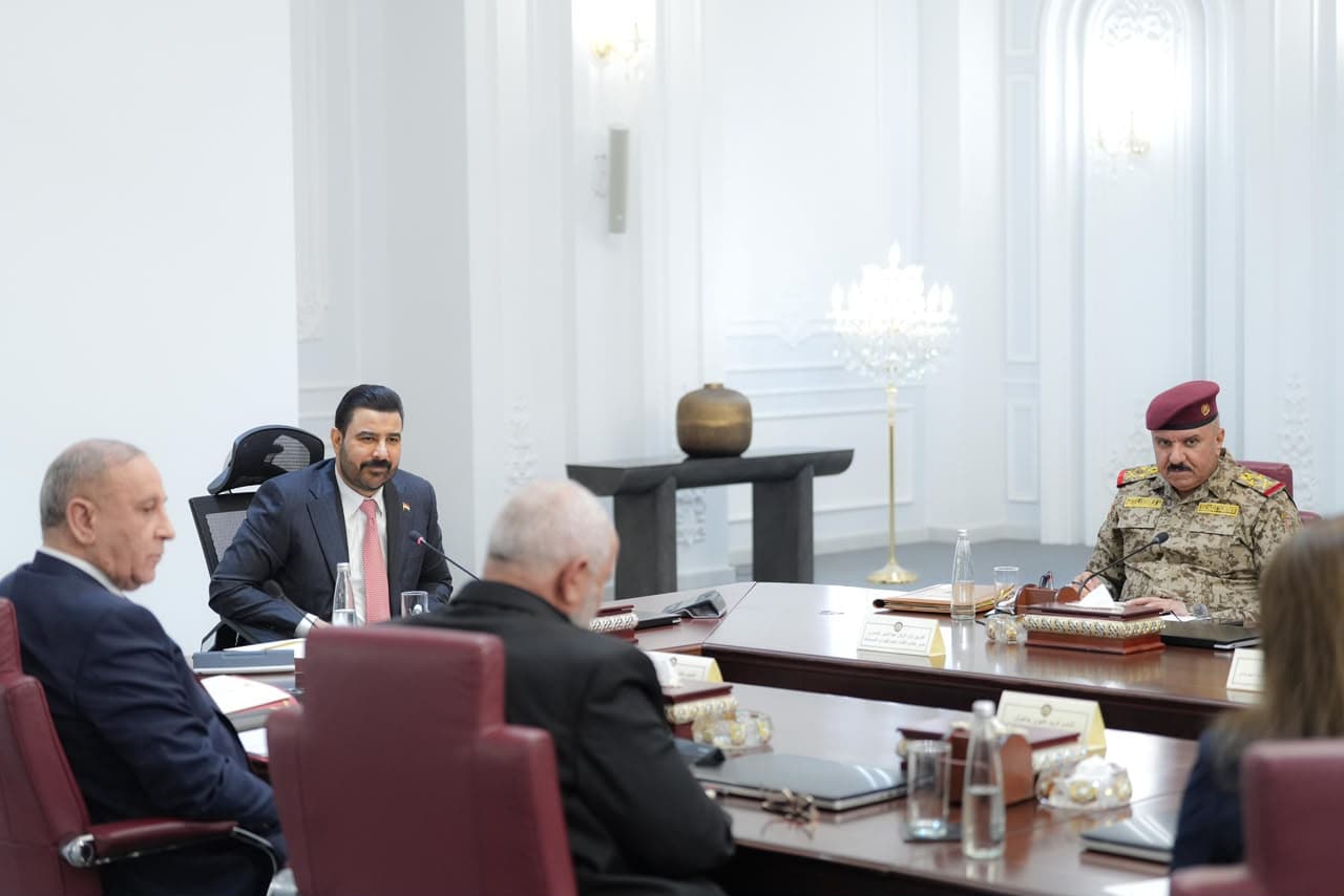رئيس مجلس الوزراء علي الزيدي يستقبل رئيس وأعضاء لجنة الأمن والدفاع النيابية