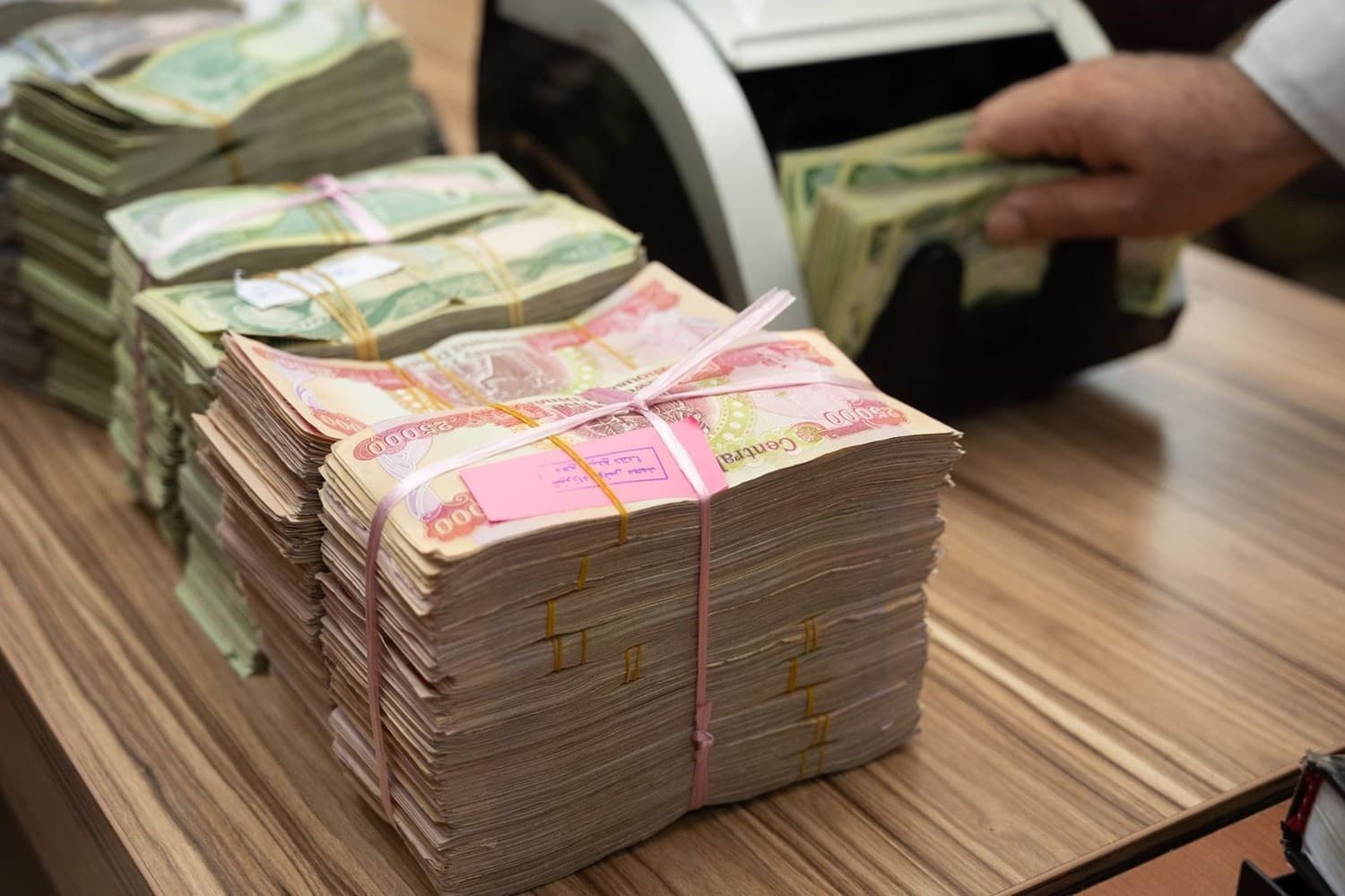 وزارة العمل تطلق رواتب الإعانة الاجتماعية لشهر تموز