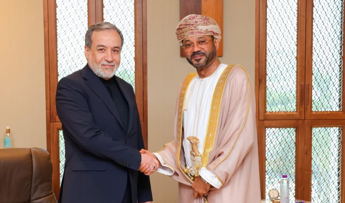 وزيرا خارجية إيران وعُمان يبحثان تطورات اليمن والسلام الإقليمي