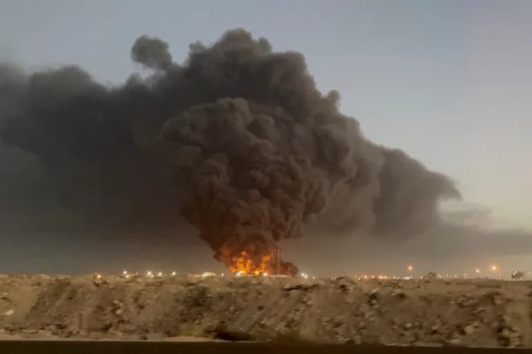 غارات سعودية تستهدف محطة لشركة النفط اليمنية في الحديدة