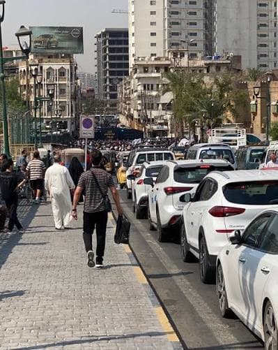 قطع تقاطع باب معظم قرب وزارة الصحة من قبل الخريجين من المهن الطبية