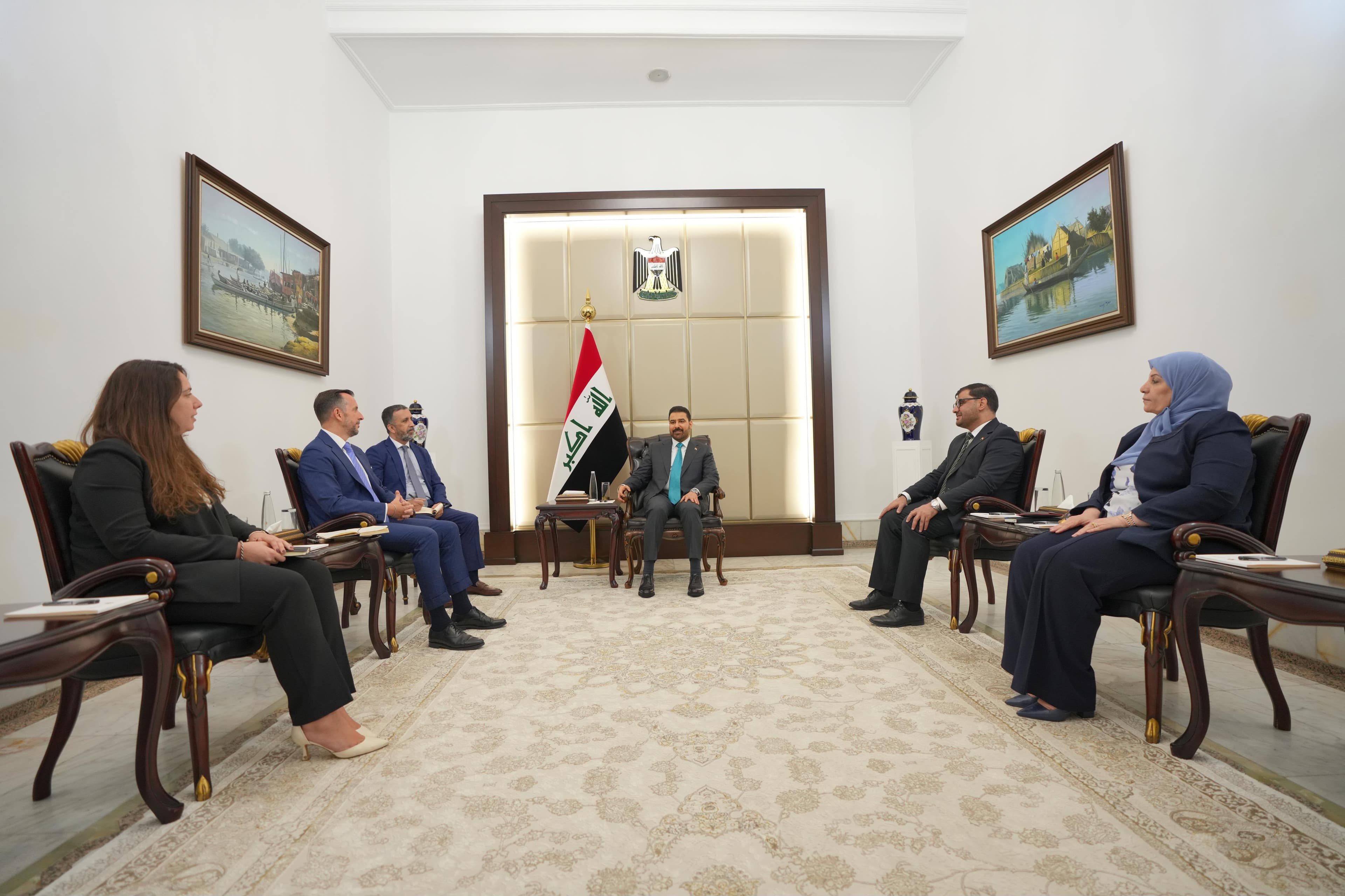 رئيس الوزراء يبحث مع السفير الإيطالي تعزيز الشراكة الاقتصادية والتعاون المشترك