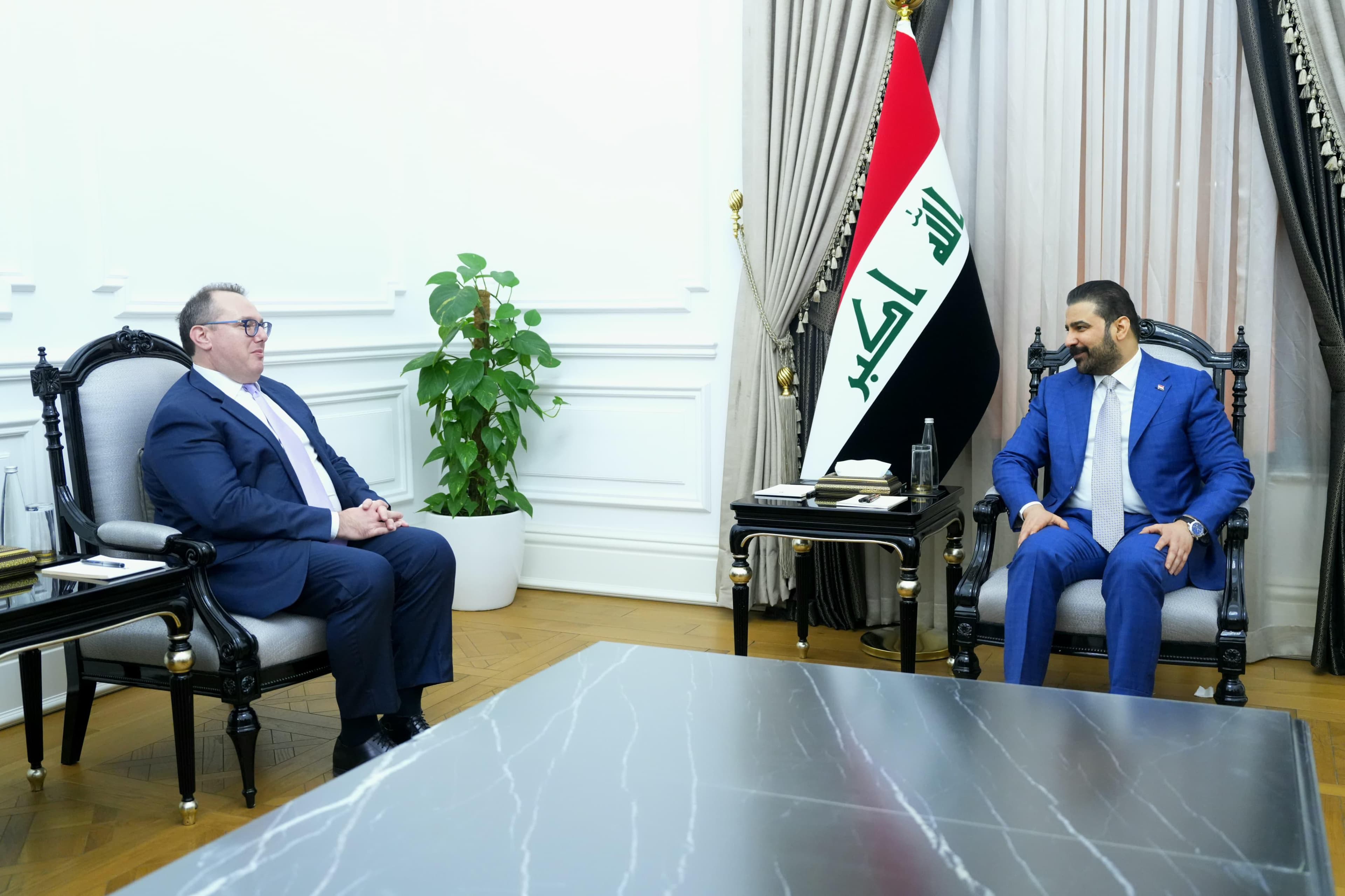 رئيس الوزراء يستقبل القائم بأعمال السفارة الأمريكية بمناسبة انتهاء مهام عمله