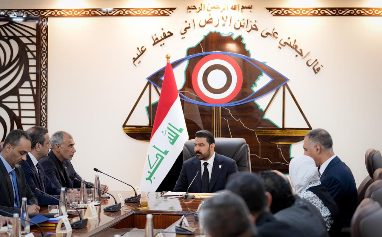 الزيدي يوجه بالتدقيق القبلي للعقود الحكومية لحماية المال العام ومكافحة الفساد