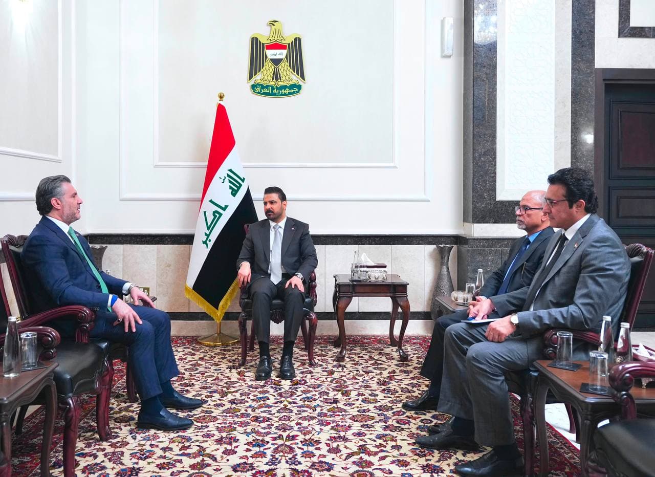 رئيس مجلس الوزراء يستقبل رئيس الجهاز التنفيذي لهيأة الإعلام والاتصالات