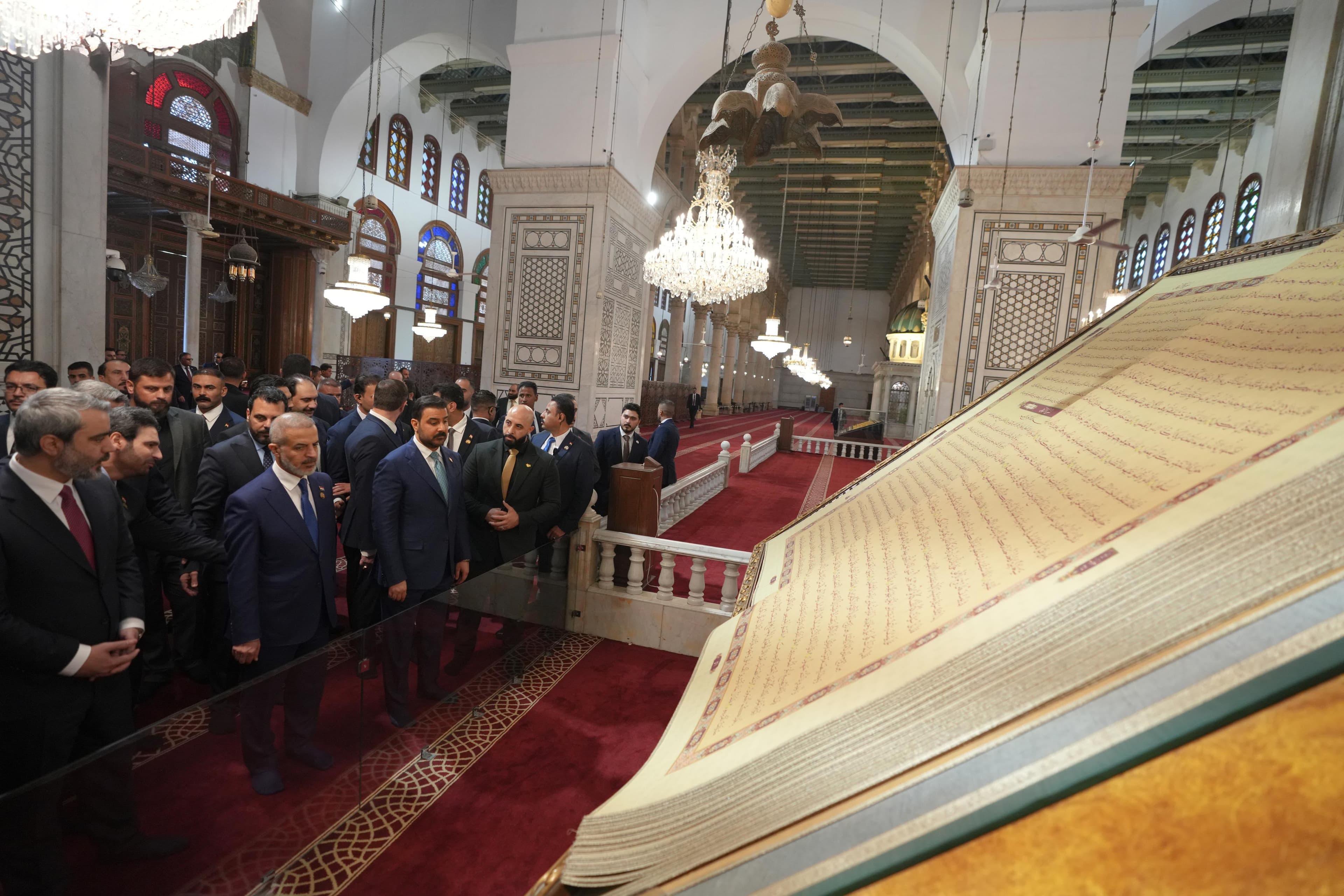 جانب مصور من زيارة الزيدي الى الجامع الاموي في دمشق