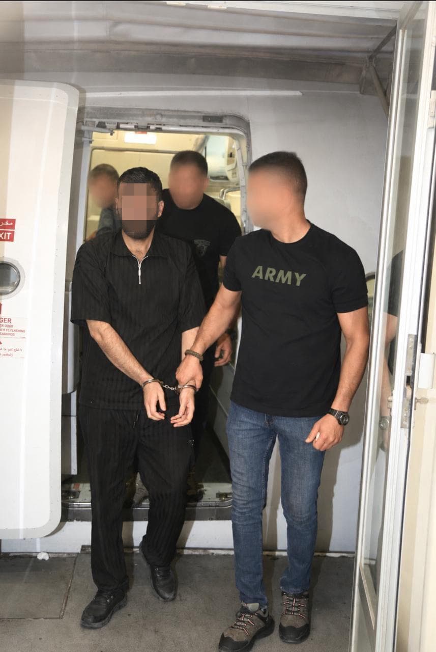 جهاز المخابرات الوطني: القبض على (زيد المحارب) المتهم بقضايا ابتزاز وتشهير في سوريا