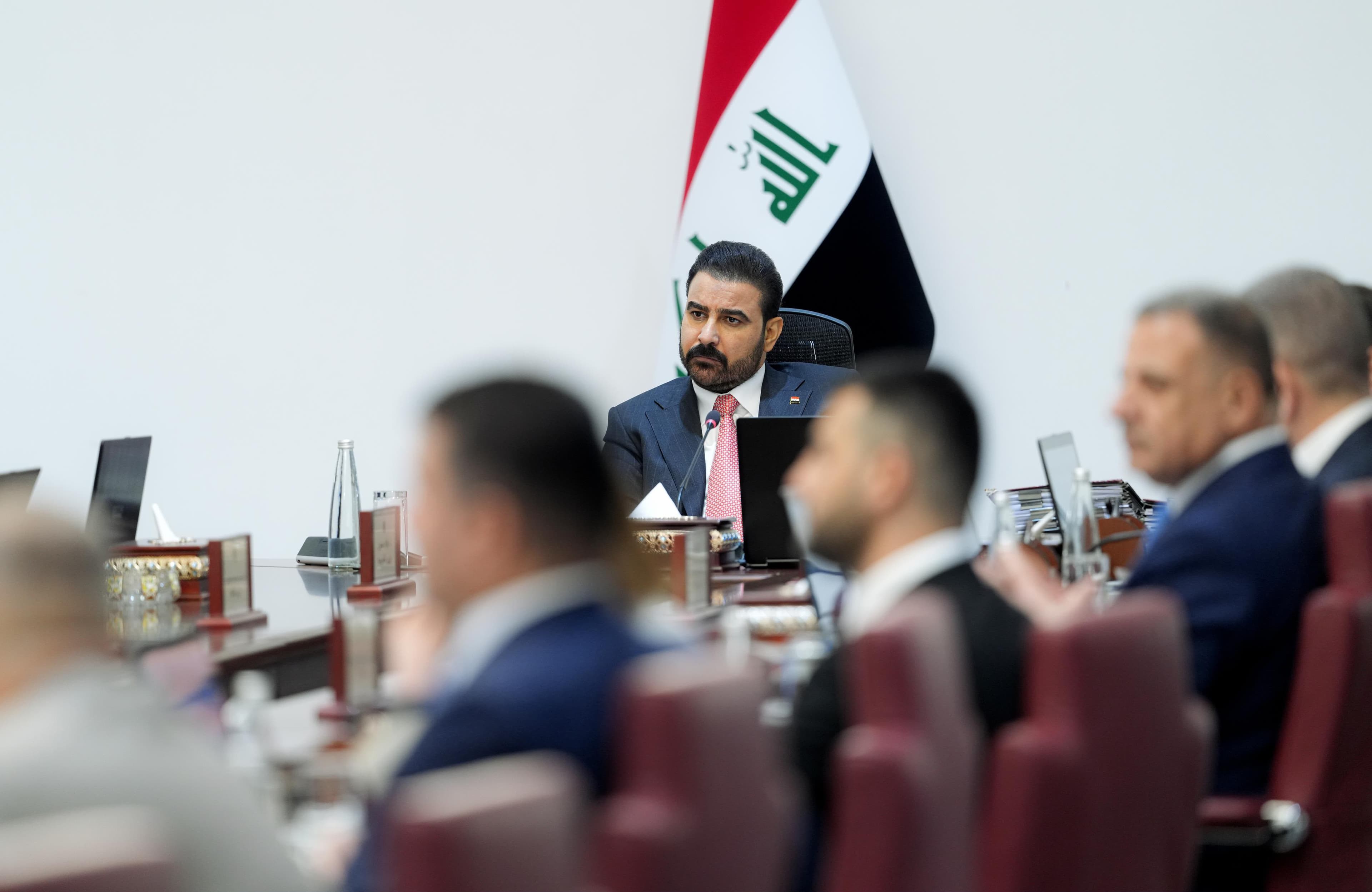 الزيدي يترأس جلسة مجلس الوزراء ويستعرض 139 أولوية في 14 قطاعاً لتعزيز الأمن والإصلاح والخدمات