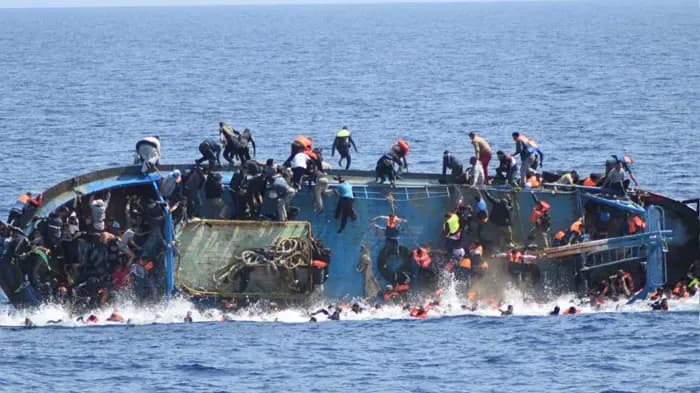 فقدان 13 تونسيا بعد غرق مركب مهاجرين