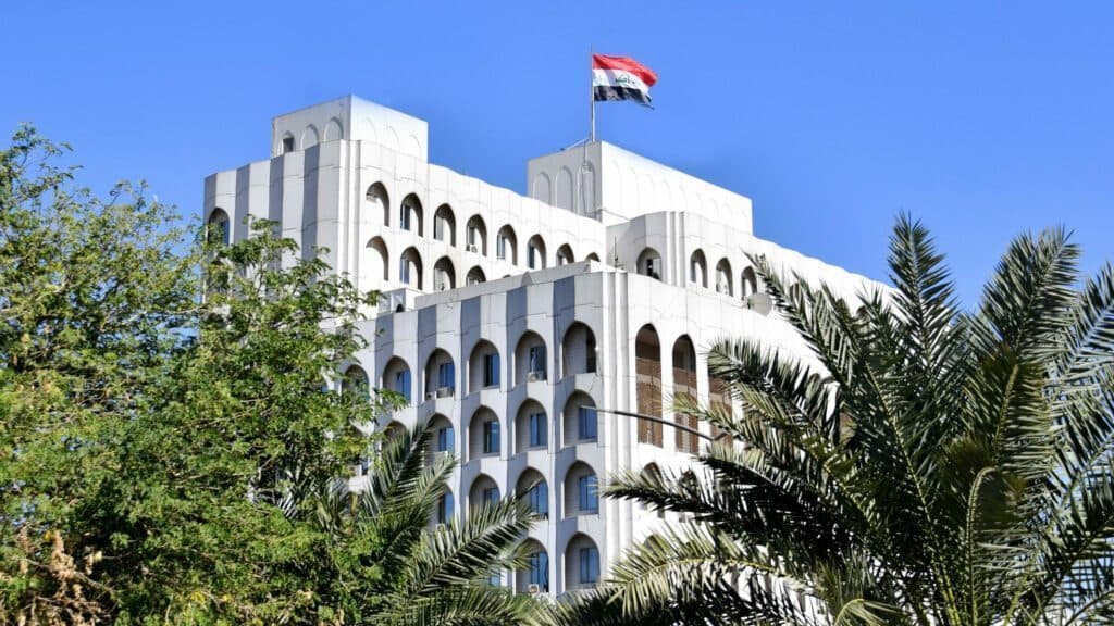 بغداد وواشنطن تفتحان صفحة جديدة.. اتفاق لتسليم موقع الدعم الدبلوماسي في مطار بغداد