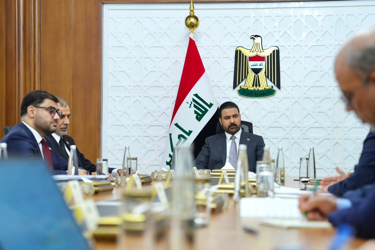 رئيس الوزراء علي الزيدي يوافق على تخصيص نسبة من الدرجات الوظيفية في الداخلية والدفاع لأيتام الدور الإيوائية