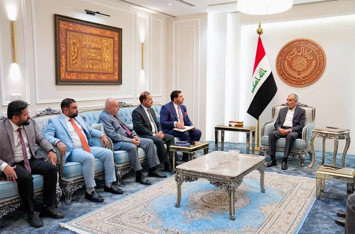 وزير المالية يحسم الجدل بشأن الرواتب: مؤمّنة ولا توزيع كل 45 يوماً