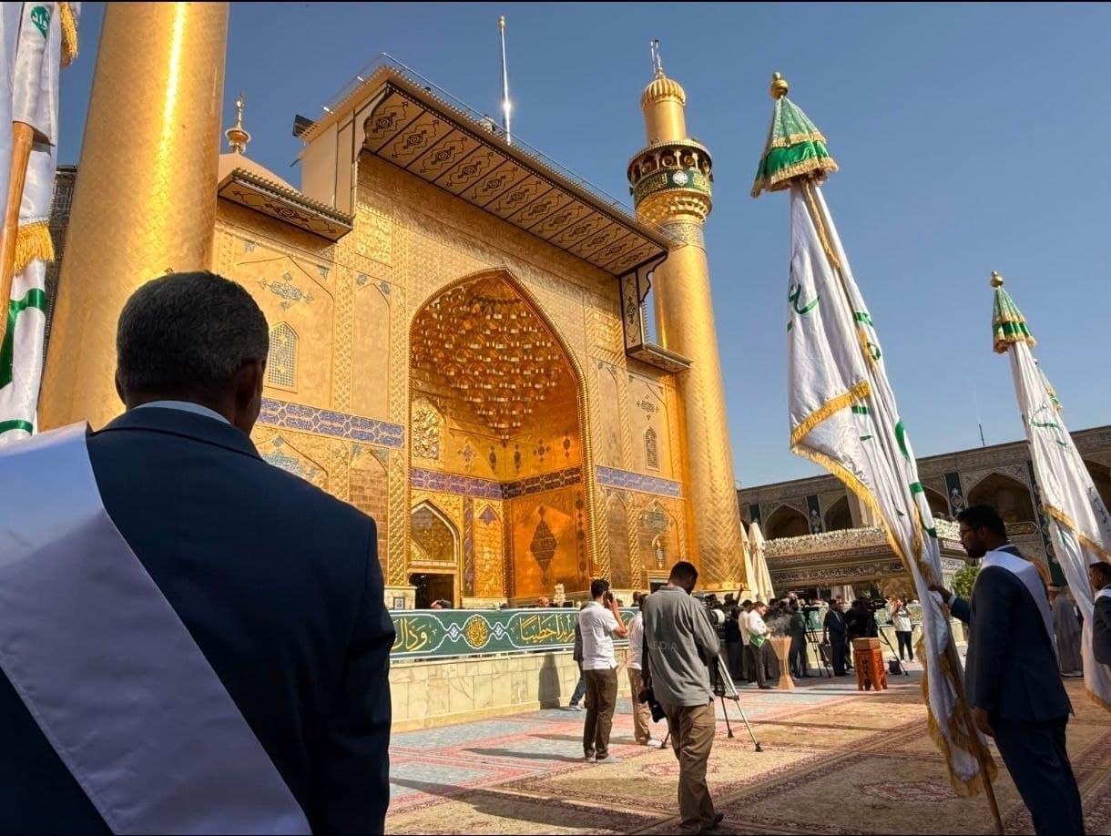 العتبة العلوية ترفع الراية الغديرية إيذاناً بانطلاق أسبوع الغدير الدولي