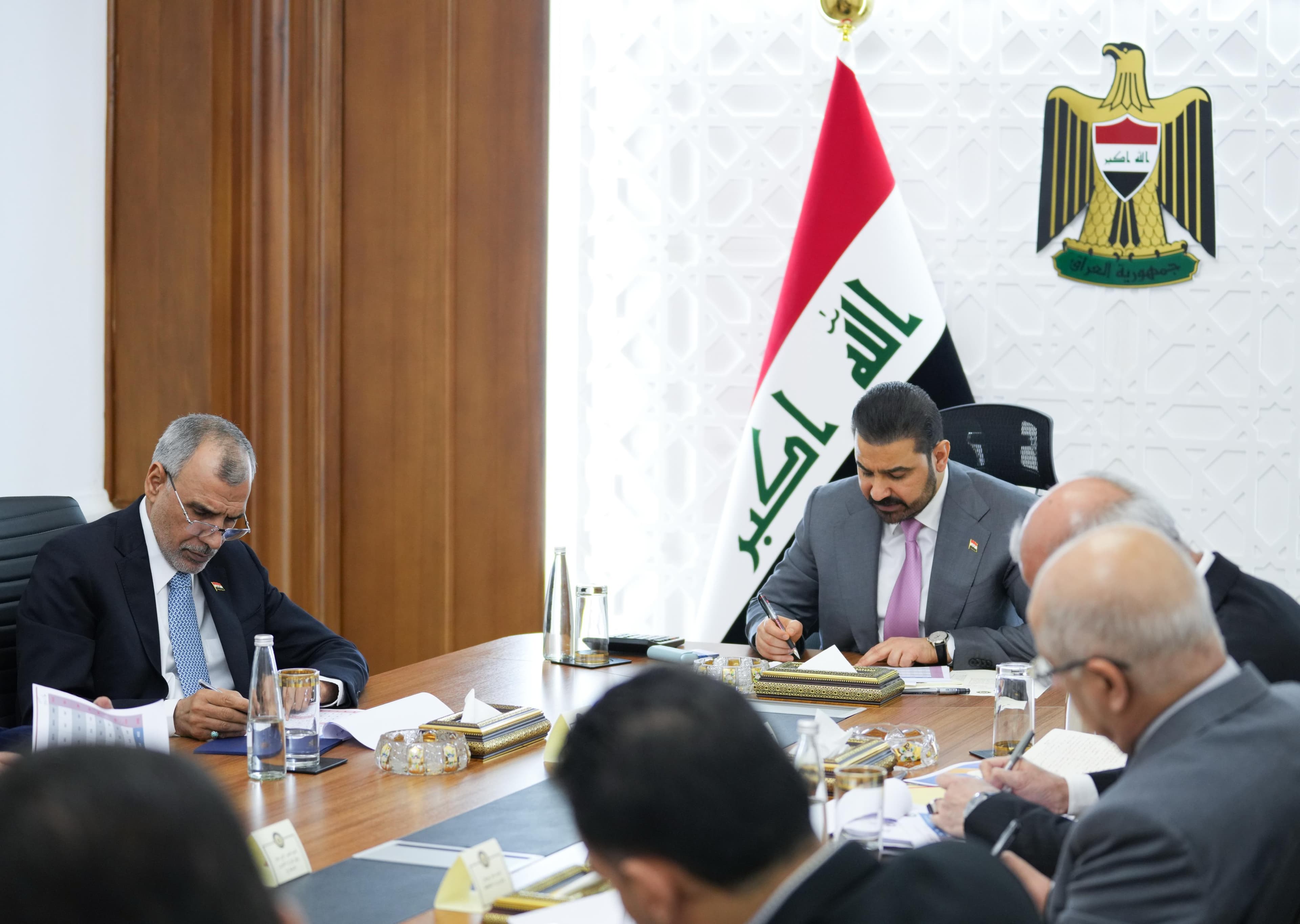 الزيدي يترأس اجتماعاً لمناقشة الخطة الاستراتيجية لزيادة الإنتاج النفطي 2027–2030