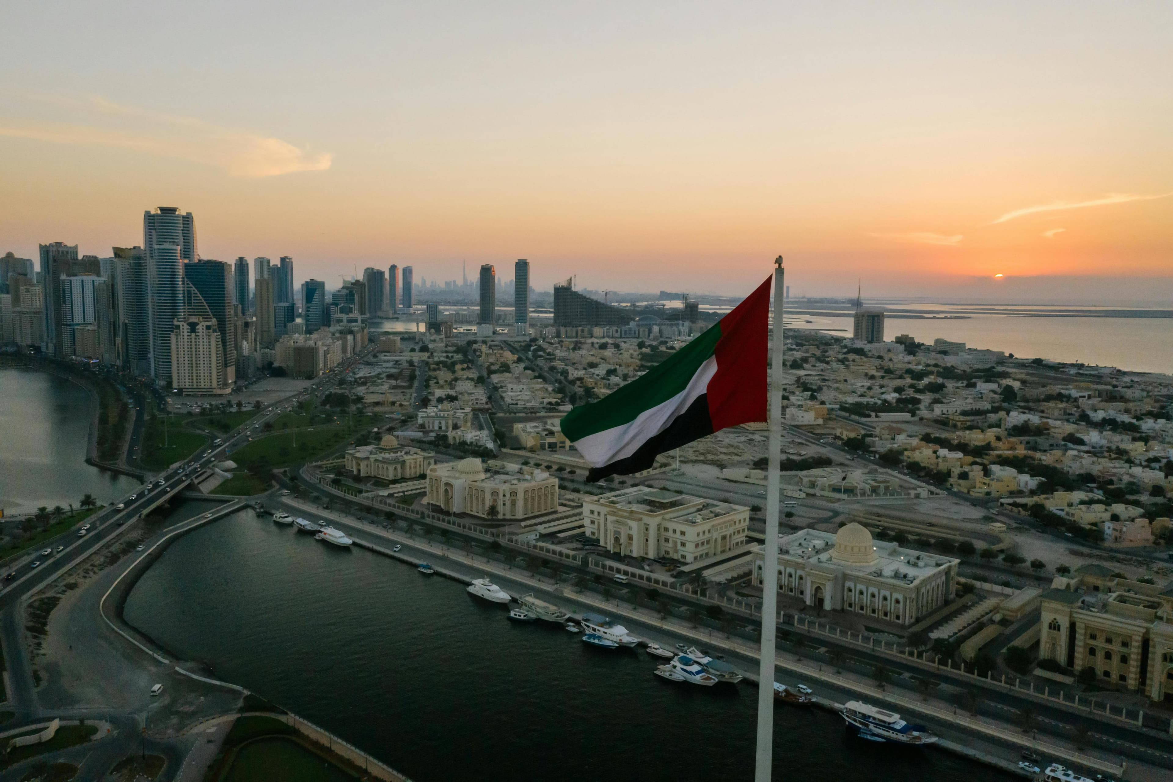 الإمارات تعلن حظر سفر مواطنيها إلى إيران ولبنان والعراق