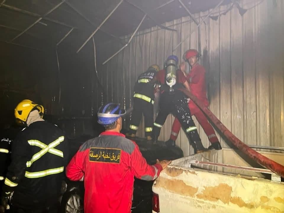 إخماد حريق في 3 معارض للسيارات بمنطقة الحبيبة ببغداد واحتراق 6 مركبات