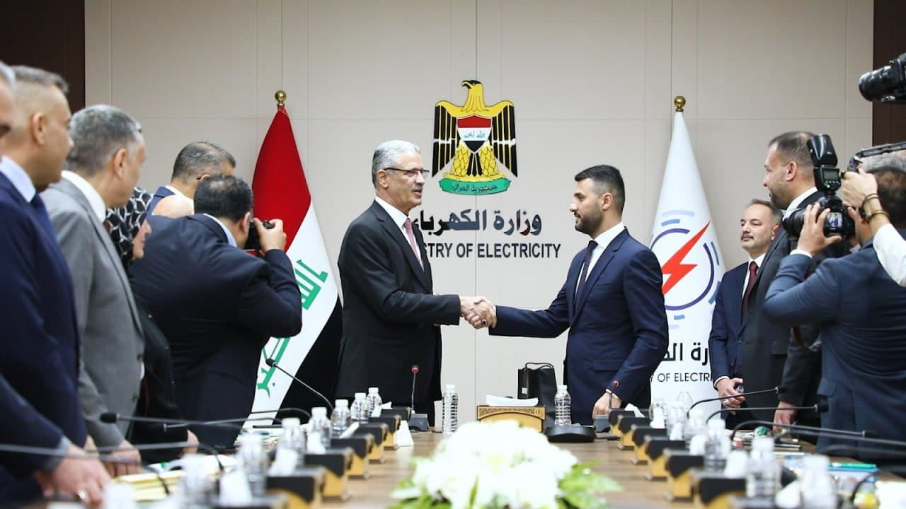 وزير الكهرباء الجديد يتسلم مهامه ويؤكد أولوية خدمة المواطن