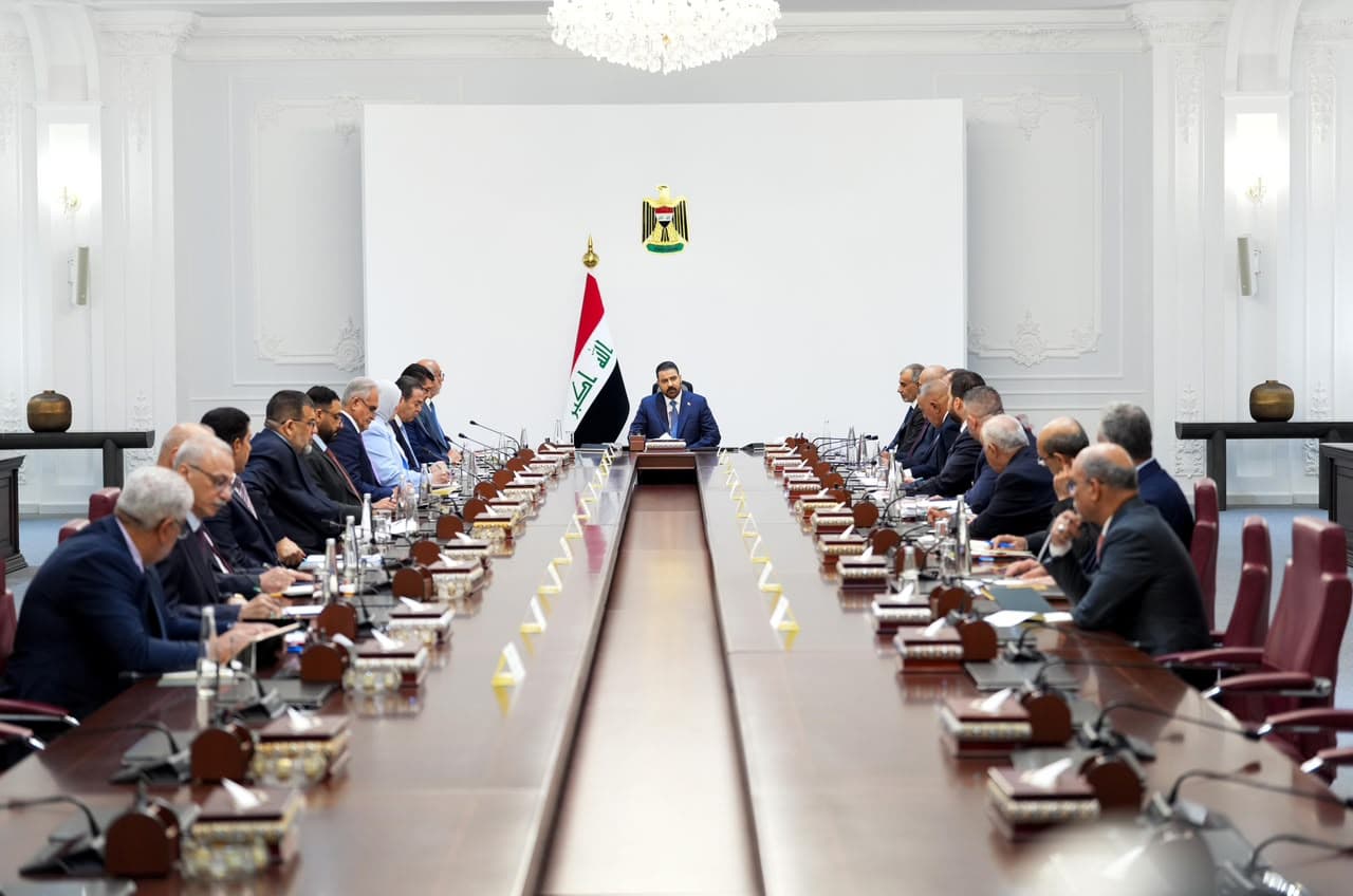 الزيدي يترأس اجتماعاً موسعاً لوزارة النفط
